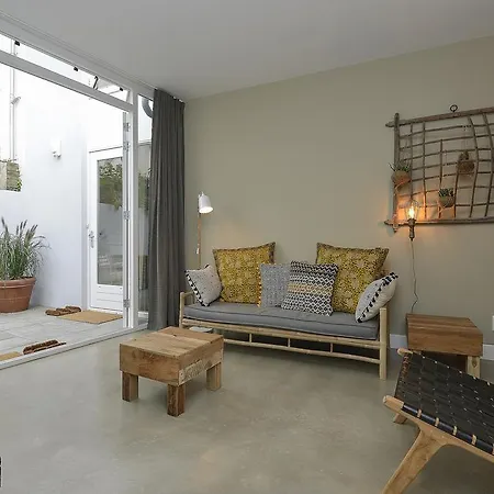 Follow The Sun Διαμέρισμα